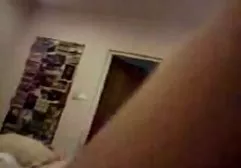 حلوة و بالطبع شابة وجميلة احلى جنس عربي