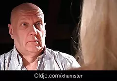 ناضجة الشماعات فيلم سكس عربي قصص