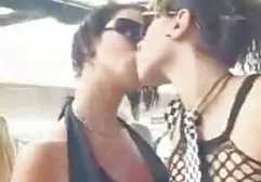 اثنين من الصمامات في جنس عربى سكس المرحاض